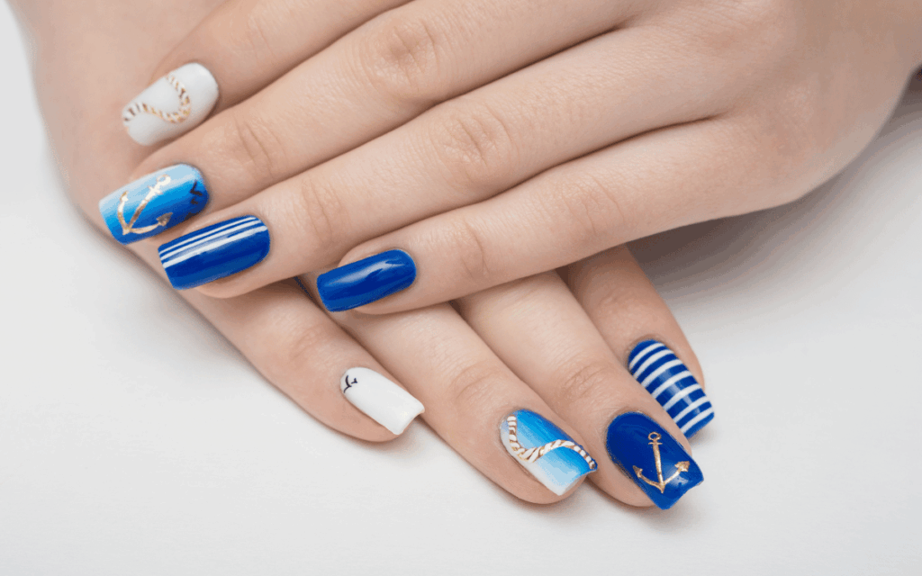 Profesional realizando un tratamiento de uñas acrílicas