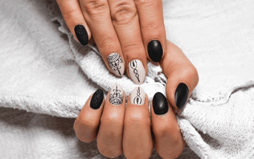Diseño de uñas personalizado realizado en nail studio