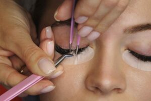 Extensiones de pestañas cómo elegir un efecto que vaya contigo
